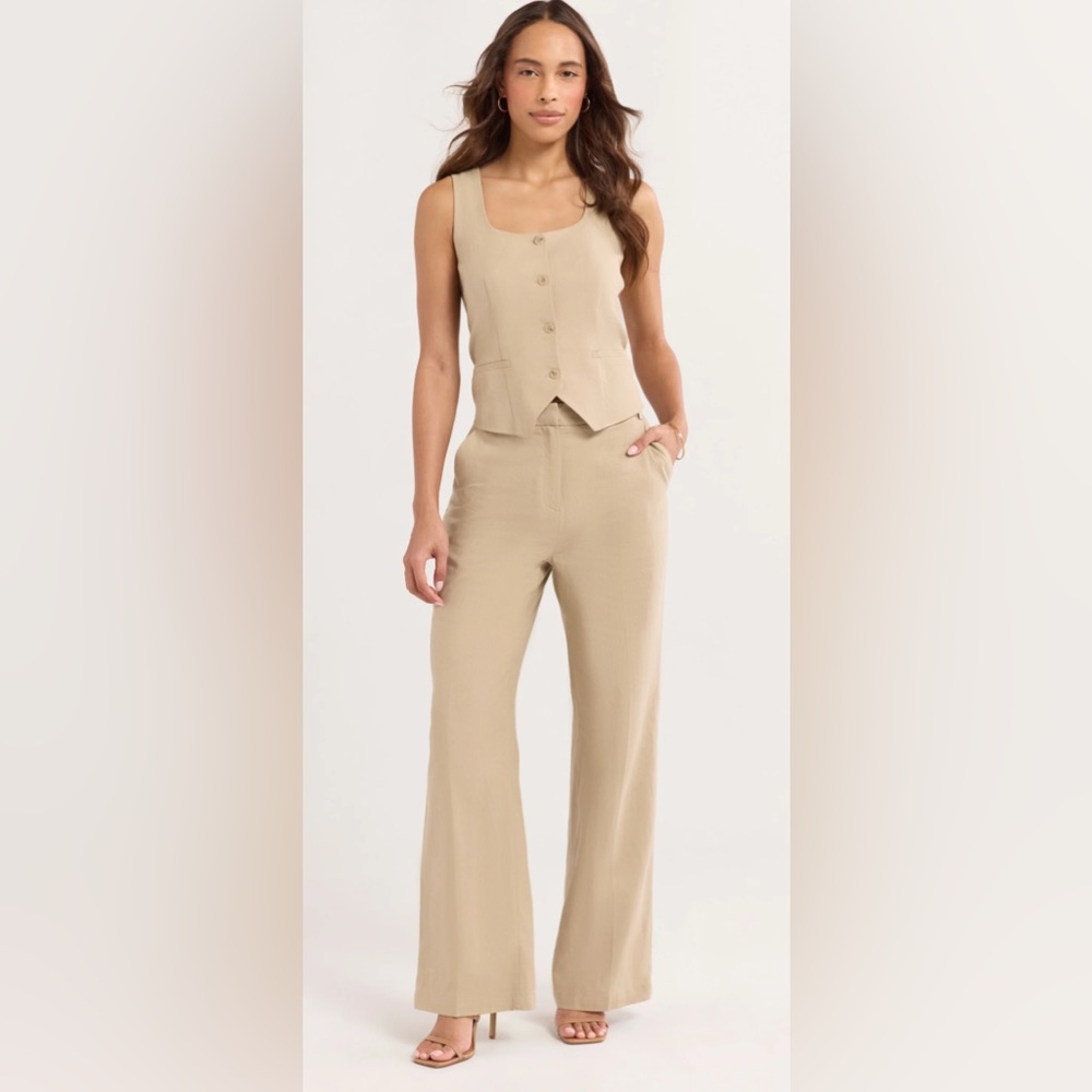 Sophia Vergara Linen Beige Women's Blazer, vest and pant suit.Size 12. New tags.